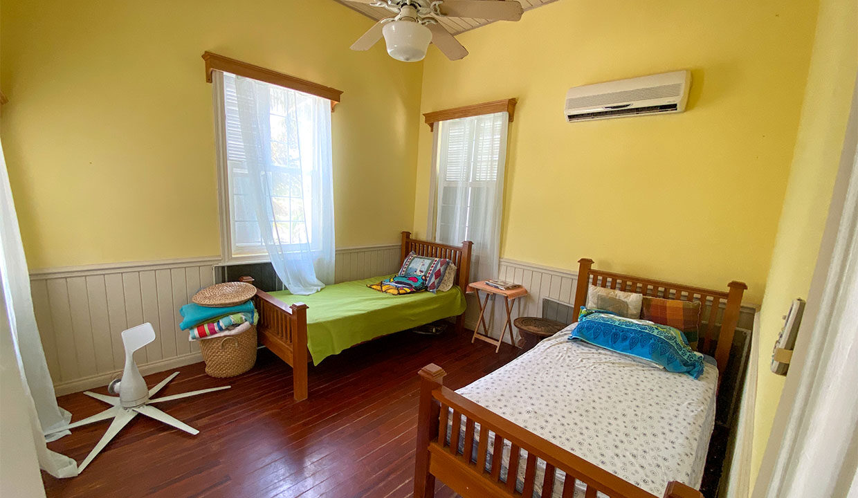House-in-st-georges-caye-bedroom