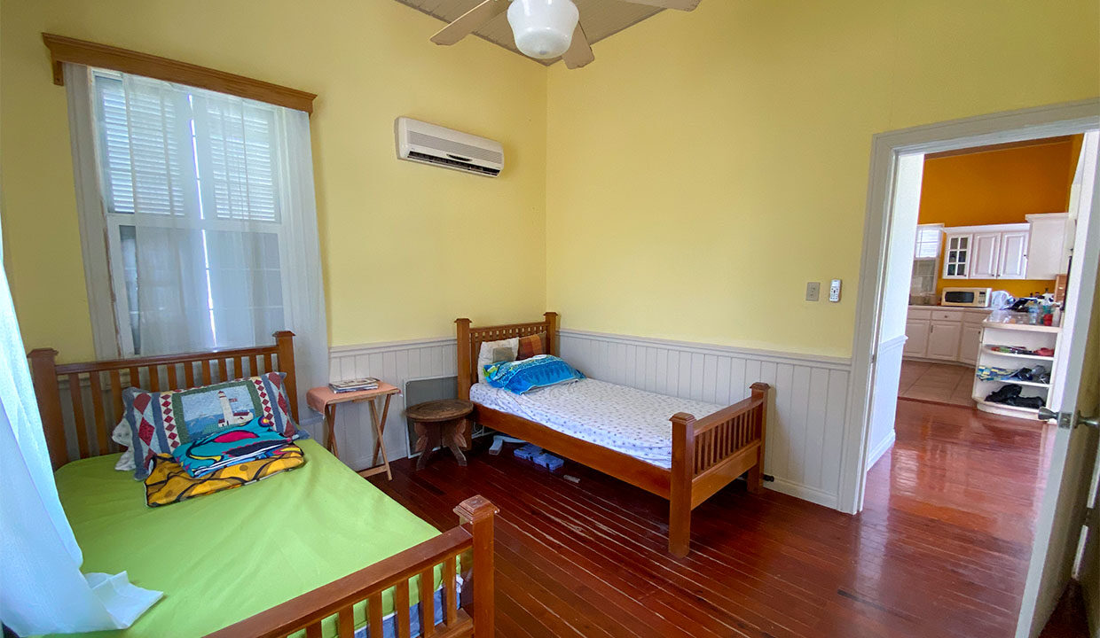 House-in-st-georges-caye-bedroom2
