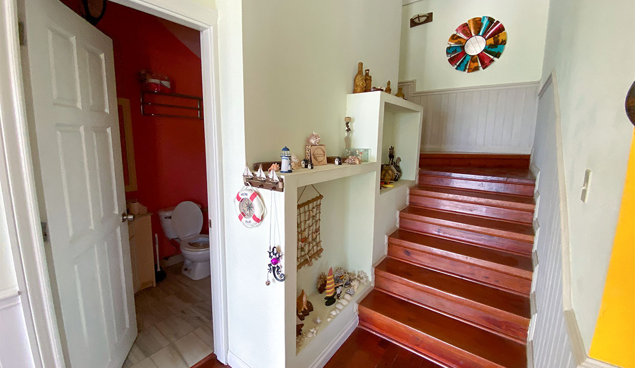 House-in-st-georges-caye-stairs