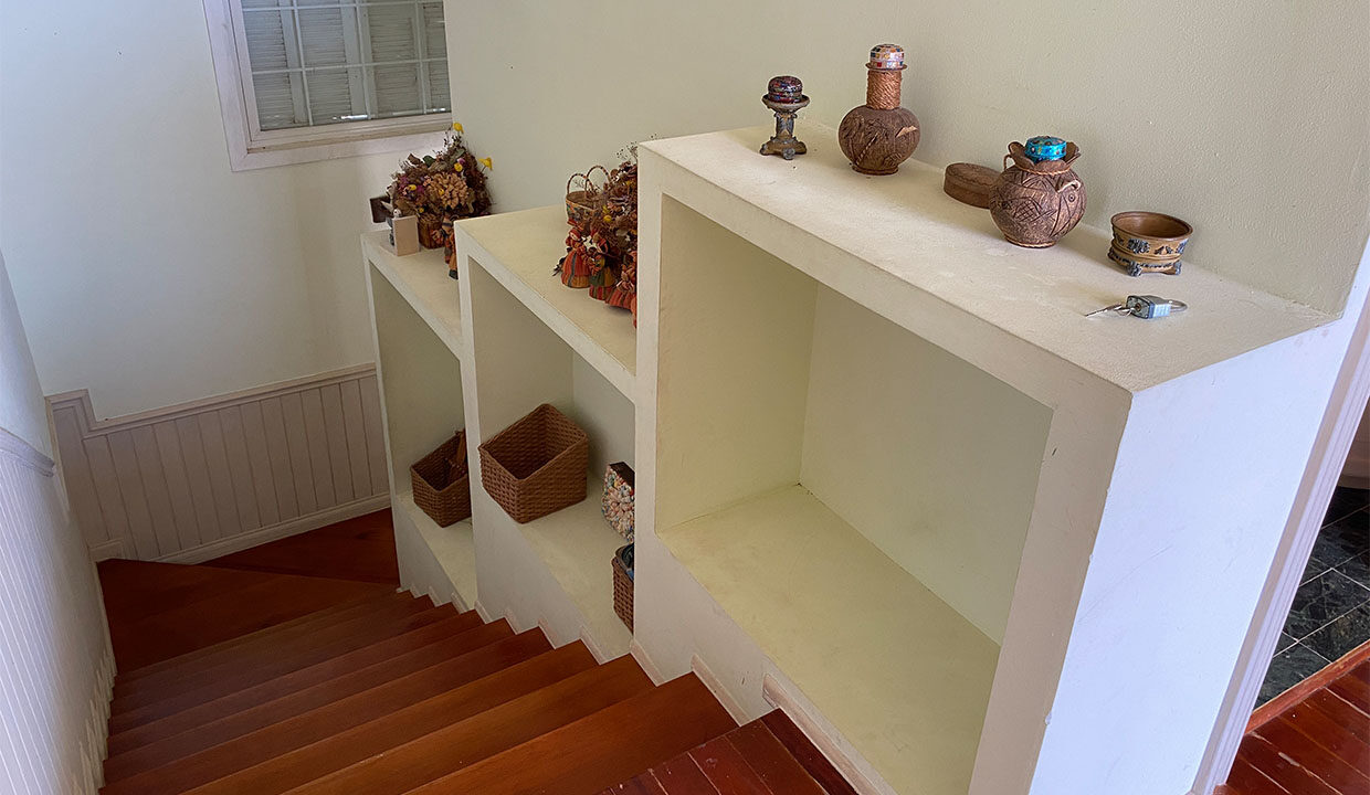 House-in-st-georges-caye-stairs3